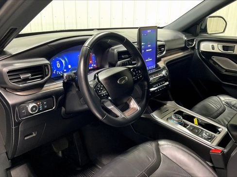 Used 2022 Ford Explorer Platinum w/ Equipment Group 601A AWD/4WD image 14