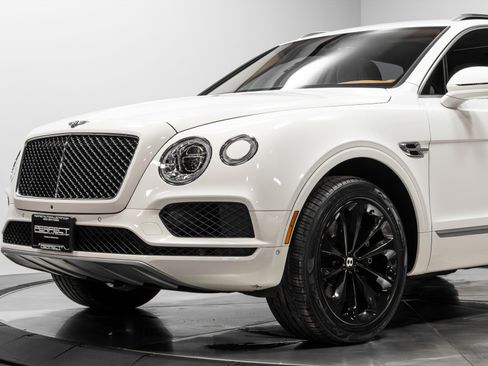 Used 2019 Bentley Bentayga image 4