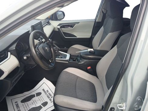 Used 2020 Toyota RAV4 XLE w/ Convenience Package image 15