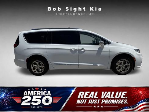 Used 2021 Chrysler Pacifica Limited w/ Premium & Safety Sphere Group AWD/4WD image 10