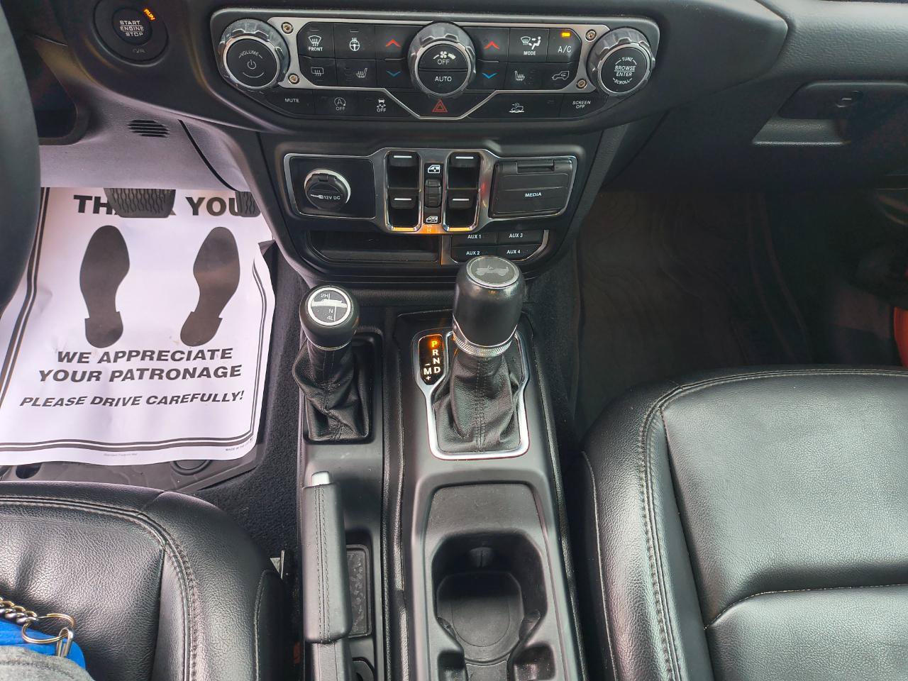 Used 2023 Jeep Wrangler Unlimited Sahara AWD/4WD image 16