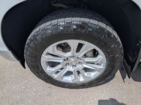Used 2024 Chevrolet Silverado 1500 LTZ AWD/4WD image 9