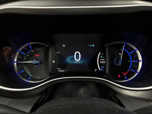 Used 2023 Chrysler Pacifica Touring-L FWD image 46