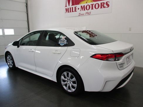 Used 2021 Toyota Corolla LE image 4