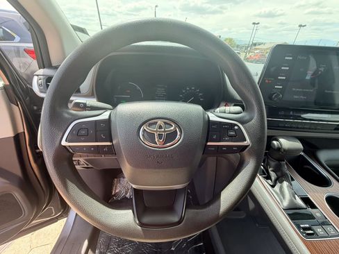 Used 2021 Toyota Sienna LE AWD/4WD image 11