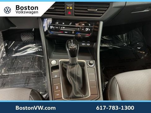 Used 2025 Volkswagen Jetta SE w/ Black Wheel Package image 22