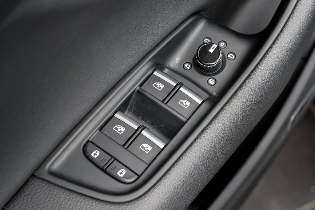 Used 2019 Audi Q8 Premium Plus AWD/4WD image 43