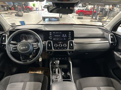 Used 2022 Kia Sorento LX image 10