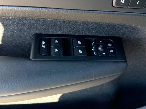 New 2026 Volvo XC40 B5 Ultra w/ Climate Package image 17