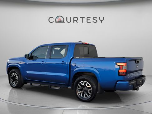Used 2024 Nissan Frontier SL w/ Technology Package image 3