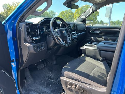 Used 2022 Chevrolet Silverado 1500 LT AWD/4WD image 9