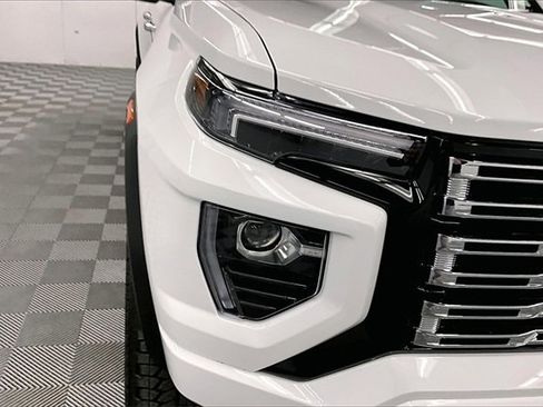 Used 2025 GMC Canyon Denali image 30