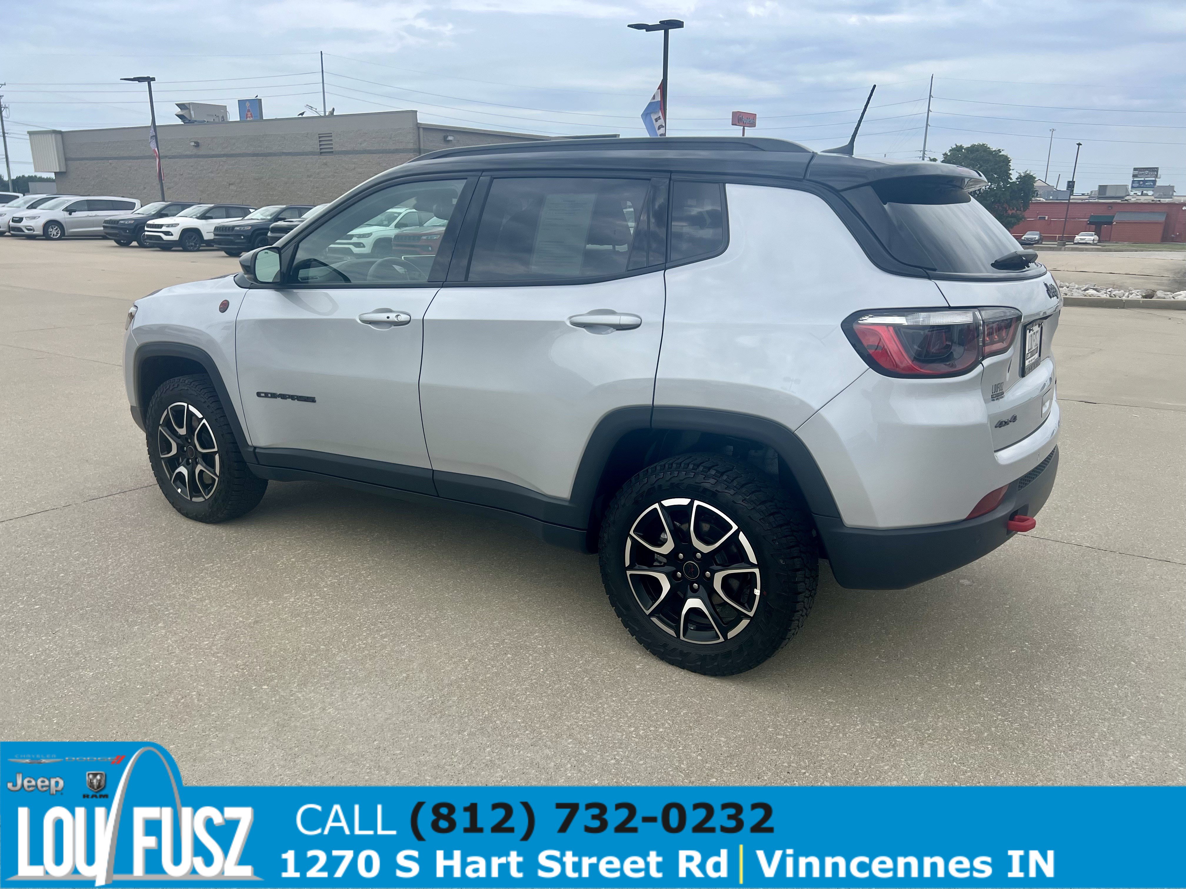 Used 2025 Jeep Compass Trailhawk AWD/4WD image 5