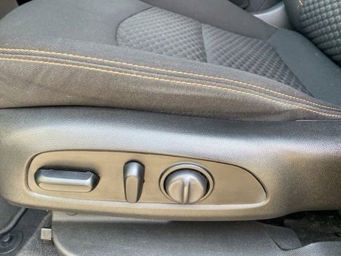 Used 2021 GMC Terrain SLE w/ Driver Convenience Package image 16