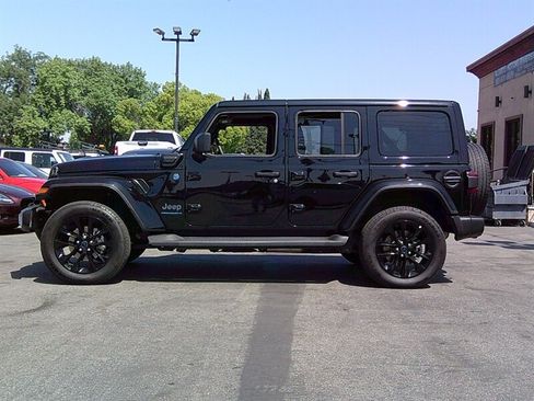 Used 2023 Jeep Wrangler Unlimited Sahara AWD/4WD image 3