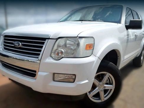 Used 2010 Ford Explorer XLT image 2