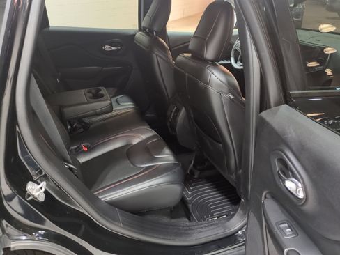 Used 2019 Jeep Cherokee Trailhawk w/ Cold Weather Group AWD/4WD image 11