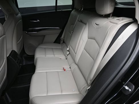 Used 2019 Cadillac XT4 Luxury w/ Cold Weather Package FWD image 16
