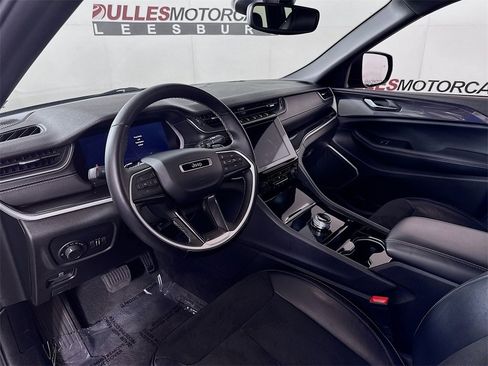 Used 2021 Jeep Grand Cherokee L Laredo image 9