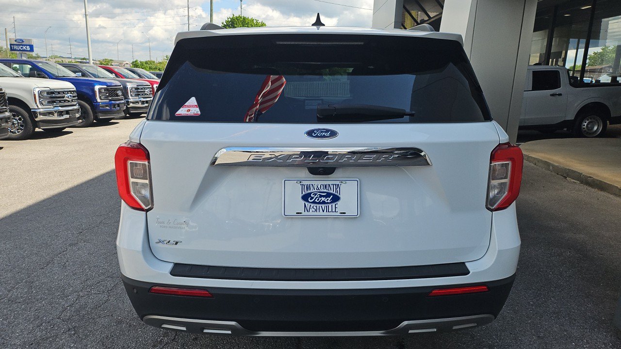 Used 2023 Ford Explorer XLT w/ Equipment Group 202A RWD image 4