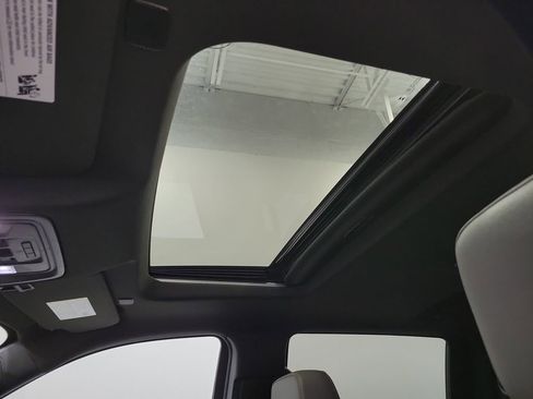 Used 2024 Chevrolet Silverado 1500 ZR2 w/ Technology Package image 34