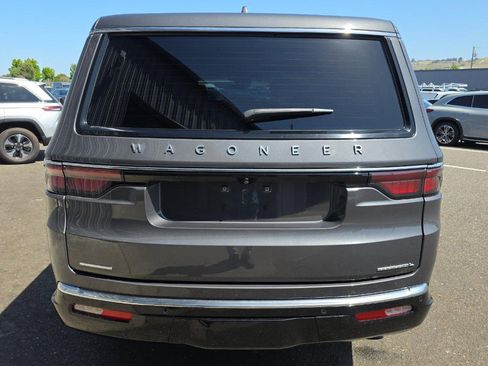 Used 2023 Jeep Wagoneer L Series III w/ Premium Group I AWD/4WD image 5