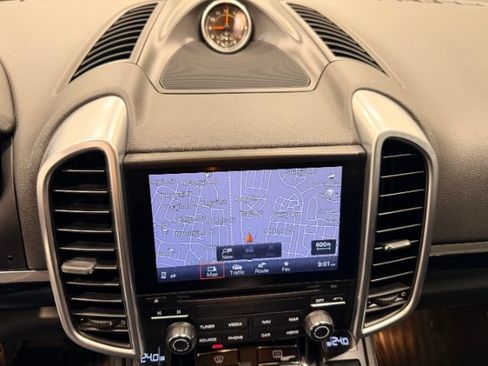 Used 2018 Porsche Cayenne Platinum Edition AWD/4WD image 12