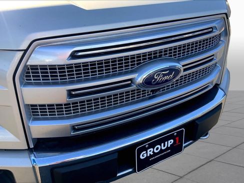 Used 2017 Ford F150 Platinum w/ Equipment Group 701A Luxury AWD/4WD image 30