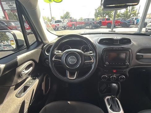 Used 2017 Jeep Renegade Latitude FWD image 21