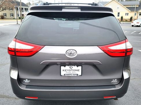 Used 2017 Toyota Sienna LE image 6