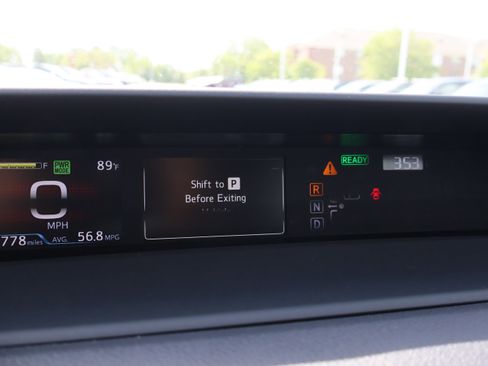 Used 2021 Toyota Prius L Eco FWD image 30