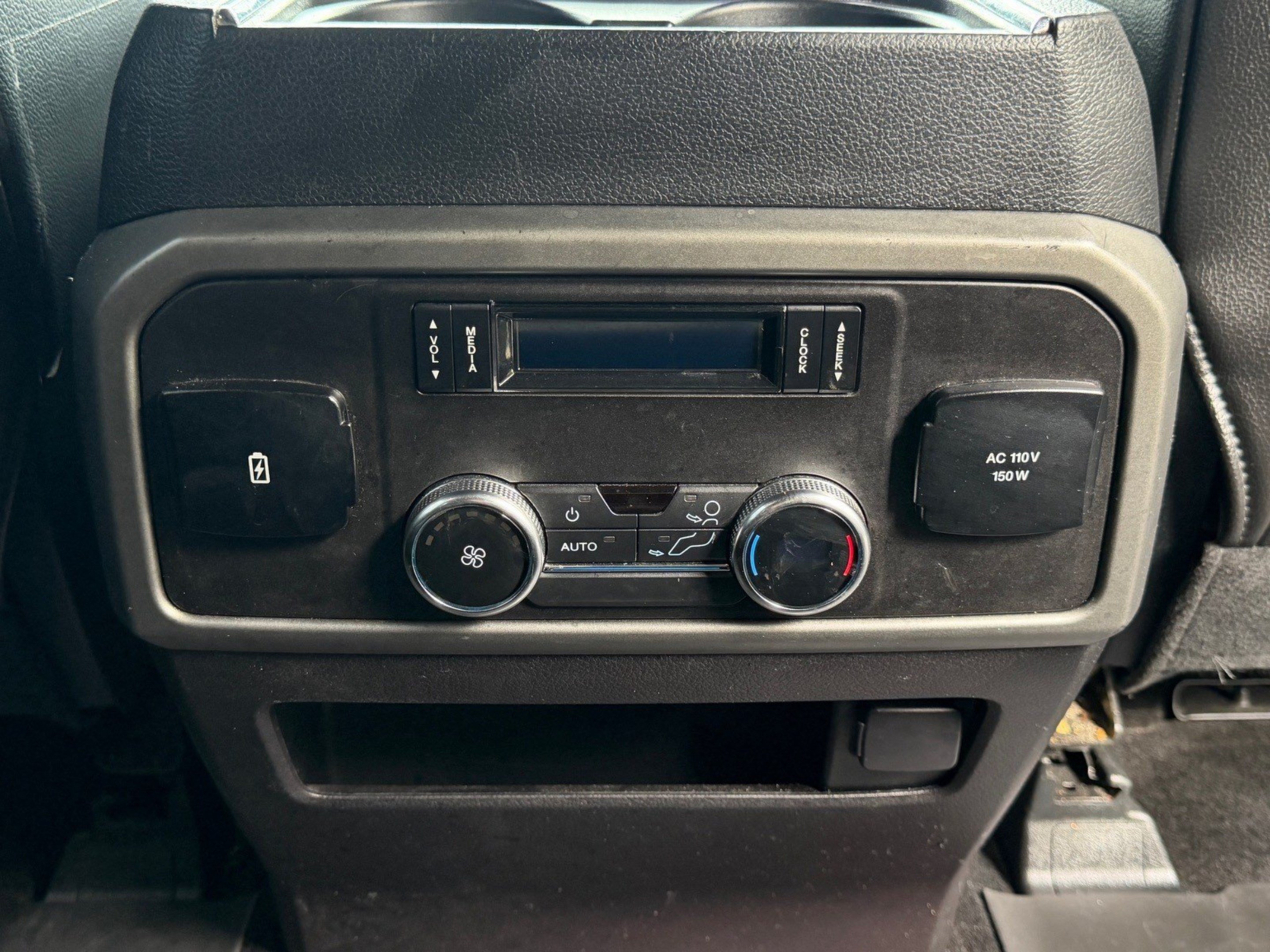 Used 2018 Ford Expedition XLT w/ Equipment Group 202A AWD/4WD image 29