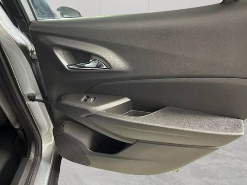 Certified 2024 Chevrolet Trax RS w/ Sunroof Package FWD image 33