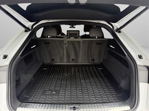 Used 2019 Audi Q8 Premium image 7