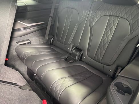 Used 2021 BMW X7 M50i w/ Dynamic Handling Package AWD/4WD image 16