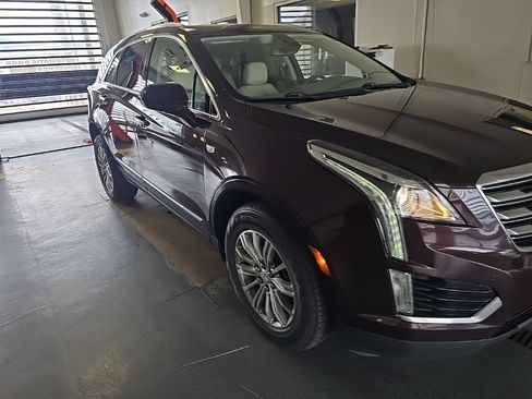 Used 2017 Cadillac XT5 Luxury w/ Driver Awareness Package AWD/4WD image 2