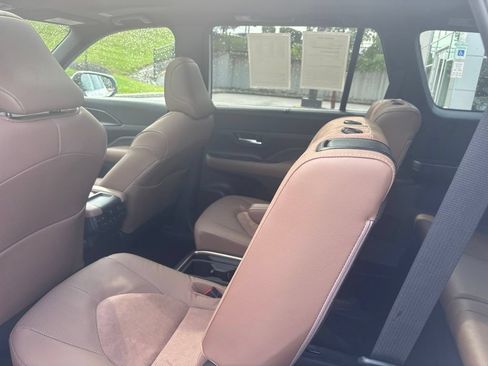 Used 2025 Toyota Grand Highlander AWD Hybrid image 17