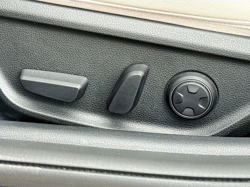 Used 2020 Genesis G70 2.0T image 24