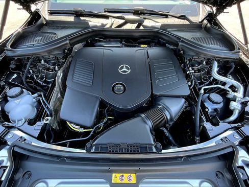 Used 2025 Mercedes-Benz GLC 300 4MATIC image 16