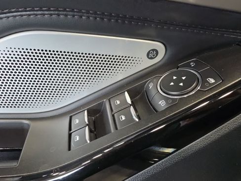 Used 2022 Ford Explorer Platinum w/ Equipment Group 601A AWD/4WD image 17