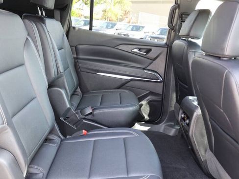 Used 2025 Chevrolet Traverse LT w/ Driver Confidence Package AWD/4WD image 16