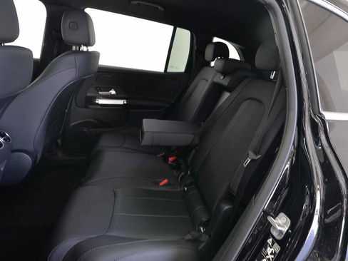 Used 2025 Mercedes-Benz GLB 250 4MATIC image 9
