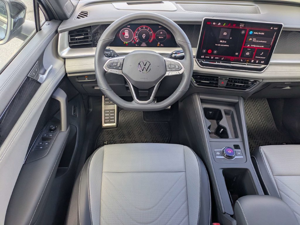 New 2026 Volkswagen Tiguan SE R-Line FWD image 16
