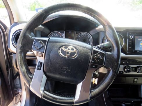 Used 2017 Toyota Tacoma SR5 w/ Tow Package image 10