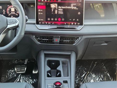 New 2026 Volkswagen Tiguan SE R-Line FWD image 12