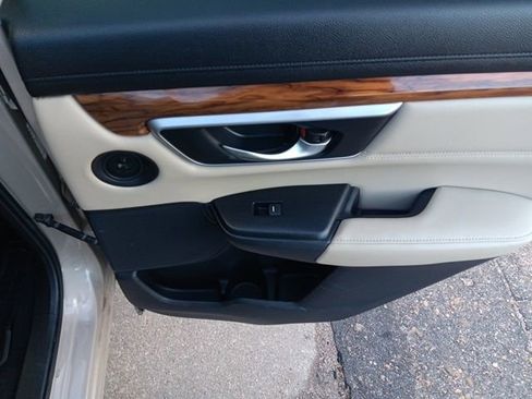 Used 2017 Honda CR-V Touring image 31