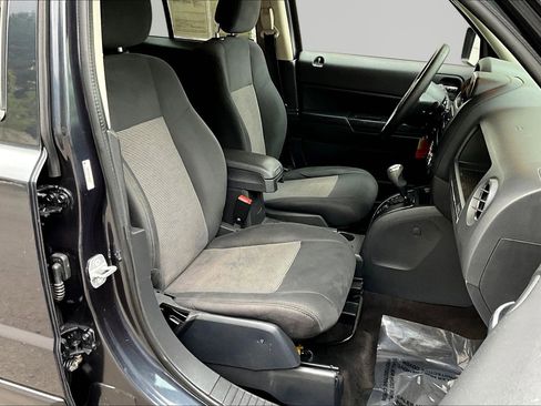 Used 2014 Jeep Patriot Sport w/ Power Value Group FWD image 28