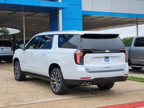 New 2026 Chevrolet Suburban High Country AWD/4WD image 5