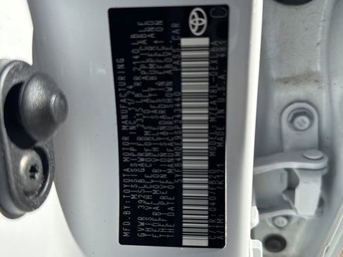 Used 2025 Toyota Corolla LE image 33