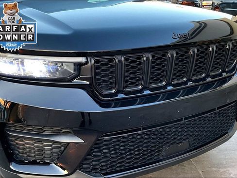 Used 2025 Jeep Grand Cherokee Altitude AWD/4WD image 26